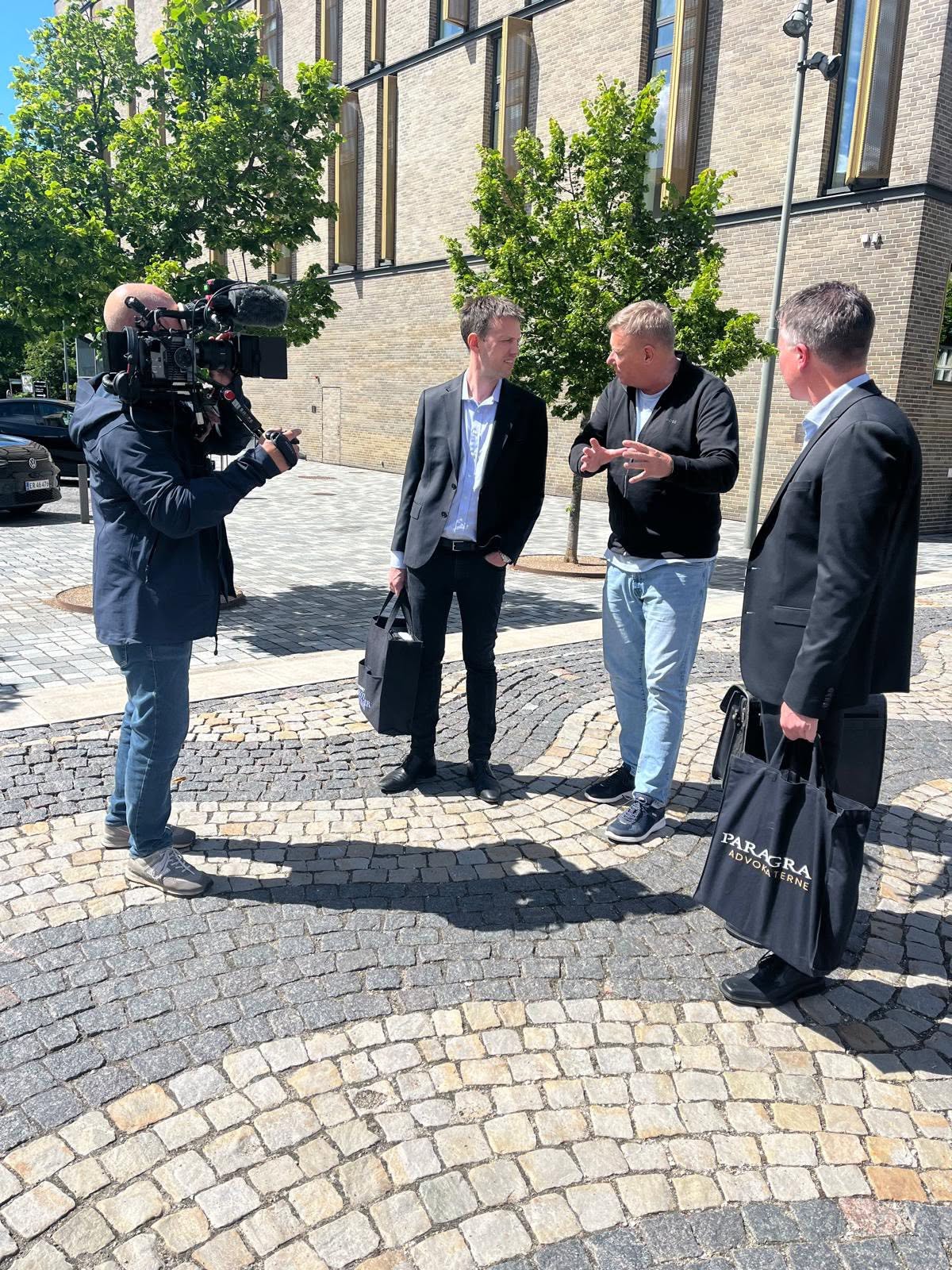 Jesper Nielsen i samtale med presse og rådgivere i forbindelse med KASI-Pandora-sagen